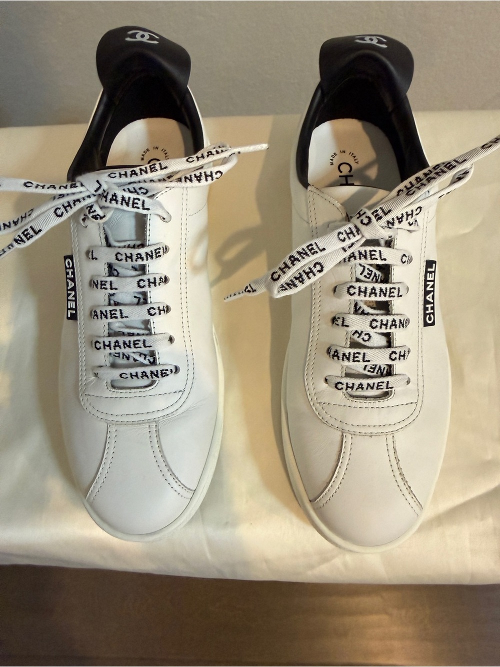 CHANEL White Leather Weekender Tennis Sneakers